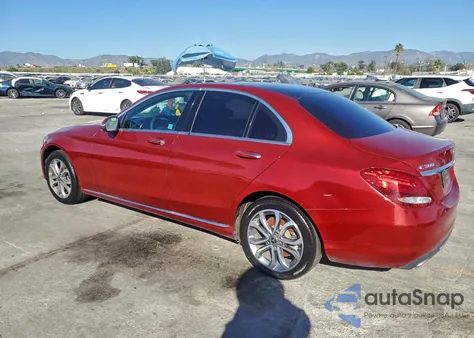 2017 Mercedes-Benz C 300 z USA, uszkodzony, nr VIN 55SWF4JB0HU232822